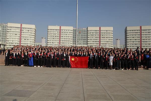 参加升国旗1.jpg